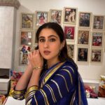 Sara Ali Khan Instagram - When you pose behind poses 💁🏻‍♀️ & when your friendships blossom like a garden of roses 🌹 & then your photogenic friend proposes 📸 That we pose & post and everyone knows it 👯‍♀️ 👗: @abujanisandeepkhosla 💄: @vardannayak 💇‍♀️: @the.mad.hair.scientist