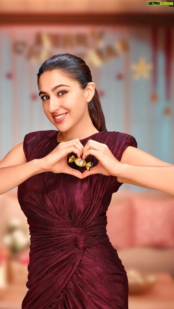 Sara Ali Khan Instagram - Whether it’s sharing gifts with loved ones or creating new memories with them, I’m all set to make every Christmas mmmmoment perfect with Ferrero Rocher Moments! @ferrerorocherin Merry Christmas to you and your loved ones! 🎅🎄🙌🥰 #FerreroRocherMoments #MakeTheMmmmomentPerfect #Christmas