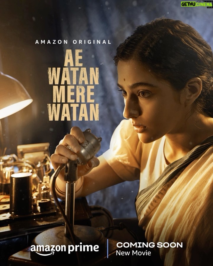 Sara Ali Khan Instagram - “Aazad aawazein, qaid nahi hoti” 🇮🇳🎙️ Presenting the motion poster of a film very very dear to my heart. A story of bravery that I believe deserves to be told- and I’m honoured to be a part of that telling. #AeWatanMereWatanOnPrime, coming soon only on @primevideoin @karanjohar @apoorva1972 @somenmishra #KannanIyer @darabfarooqui @dharmaticent