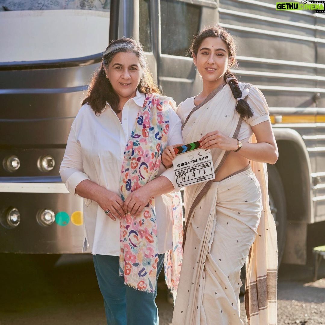 Sara Ali Khan Instagram - Meri Duniya meri Mommy Jaan 🥰🐣🐥 Aap mein bastein mere Praan 🫁🫀 My biggest endeavour is to keep your Maan ✊🏻 And try to add to your splendid Aan Baan aur Shaan 💥✨🎇🎆 Sorry for all the times I make you Hairaan 🤯🥺 Doing all that you have isn’t Aasaan 💪 Aur is pyaar ka hai parimann 💝👩❤️👩 Your endless mamta, patience and Dyaan 🧘♀️ That have made me feel so secure- diya itna Amaan 🫂 Ki sapne dekh sakoon of udaan in Aasmaan 🕊️🚀 Thank you maa.. aur kaise karoon Bayaan? Ki aap hai mera poora Jahaan 🌏🌌