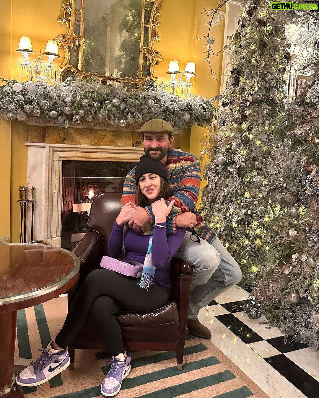 Sara Ali Khan Instagram - Missed my Baby Brother (or not so baby.. π£π₯) Thank you Santa for this Merry merry Christmas π πͺπ€Άπ§βππ
π§βπ @______iak______ I wish you was here π₯Ήπ₯Ήπ₯Ή To have pecan pie and celebrate π₯§ and spread Christmas joy and cheerβ¦ And then eat black cod individually with the OG two ππΊπ» Who to us are extremely dear π π¨βπ©βπ§βπ¦ But for now these pics I shear (share π€£)