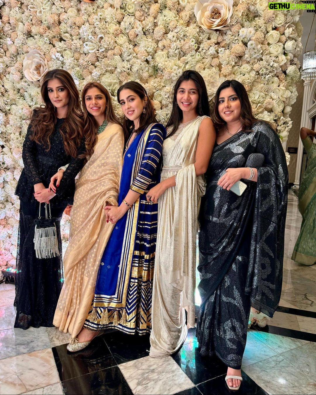 Sara Ali Khan Instagram - When you pose behind poses 💁🏻♀️ & when your friendships blossom like a garden of roses 🌹 & then your photogenic friend proposes 📸 That we pose & post and everyone knows it 👯♀️ 👗: @abujanisandeepkhosla 💄: @vardannayak 💇♀️: @the.mad.hair.scientist