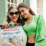 Sara Ali Khan Instagram - Meri Duniya meri Mommy Jaan 🥰🐣🐥 Aap mein bastein mere Praan 🫁🫀 My biggest endeavour is to keep your Maan ✊🏻 And try to add to your splendid Aan Baan aur Shaan 💥✨🎇🎆 Sorry for all the times I make you Hairaan 🤯🥺 Doing all that you have isn’t Aasaan 💪 Aur is pyaar ka hai parimann 💝👩‍❤️‍👩 Your endless mamta, patience and Dyaan 🧘‍♀️ That have made me feel so secure- diya itna Amaan 🫂 Ki sapne dekh sakoon of udaan in Aasmaan 🕊️🚀 Thank you maa.. aur kaise karoon Bayaan? Ki aap hai mera poora Jahaan 🌏🌌