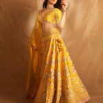 Sara Ali Khan Instagram – Dreaming of my past life… as Jodha 👑💫✨
Meanwhile in the new life- Happy New Year 🥳 
👗: @gopivaiddesigns @tanghavri 
📸: @kadamajay 
💇‍♀️: @souravv_roy_ 
💄: @vardannayak