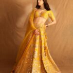 Sara Ali Khan Instagram - Dreaming of my past life… as Jodha 👑💫✨ Meanwhile in the new life- Happy New Year 🥳 👗: @gopivaiddesigns @tanghavri 📸: @kadamajay 💇‍♀️: @souravv_roy_ 💄: @vardannayak