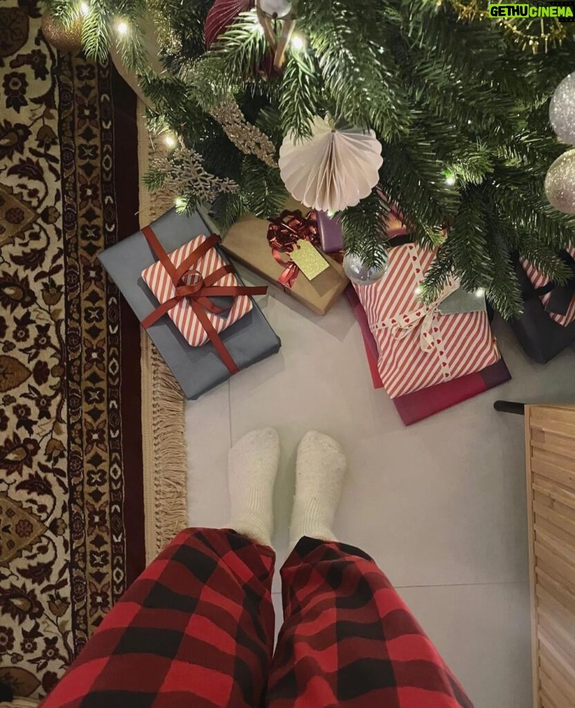 Sara Parikka Instagram - ihanaa joulua 🫶🏼❣️🎄👋🏼✨