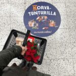 Sara Parikka Instagram - mainos @ksupermarketketju ❤️Joulussa parasta on yhteinen aika läheisten kanssa ja kokoontuminen yhdessä ruokapöydän äärelle 🥰 K-Supermarketin herkulliselta palvelutiskiltä löytyy ihanimmat tarjoilut joulupöytään 😍 kurkkaa vaikka kuva 5 ☝🏼🪄✨ Kysyn myös aina vinkkejä ja nevoja palvelutiskiltä ja palvelu on aina 6/5 🥰 Tänään mukaan lähti kaloja, rapusoosseja ja erilaisia juustoja. Tietty myös joulukukat, hedelmät ja herkut kuului ostoslistalle 👏🏼 Helpota jouluvalmisteluja ja käy hakemassa K-Supermarketista herkulliset tarjoilut joulupöytään ❤️ #ksupermarket#tavallistaparempiruokakauppa #joulunodotus #jouluherkut #kala #juustot #joulupöytä
