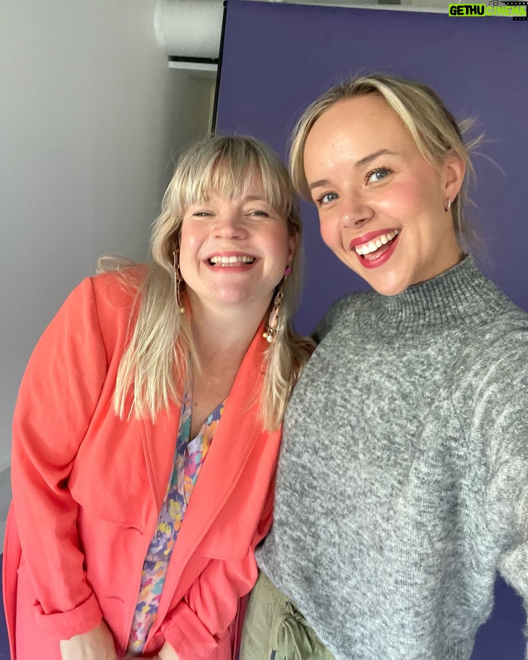 Sara Parikka Instagram - Heiiii kuuntelitko jo mun uusimman podcast jakson? 💜 juteltiin ihanan @muitaihania kanssa siitä mistä löytää hyvää energiaa ja kaikkea muuta myös✨ löydät Saran kaverikirja podin mun bion linkistä ja sieltä saa kans 30pv 0€ @podimo_fi käyttöön 😚