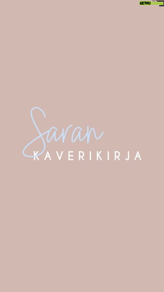 Sara Parikka Instagram - Saran kaverikirja 💜 jakso 25. on tunnin syysinspiraatiota ja vertaistukea 😚 kiitos ihanin @mmiisas kun tulit höpöttelemään mun kanssa 🙏🏼 löydät biosta linkin @podimo_fi 30pv 0€ ✨