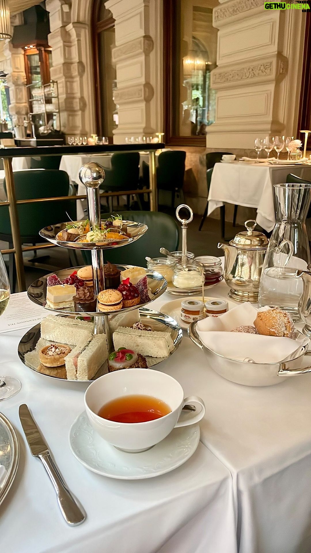 Sara Parikka Instagram - Afternoon Tea - mikä ihana konsepti 🥹💕🫖🥧 Kämp Cafe - Brasserie Kämp