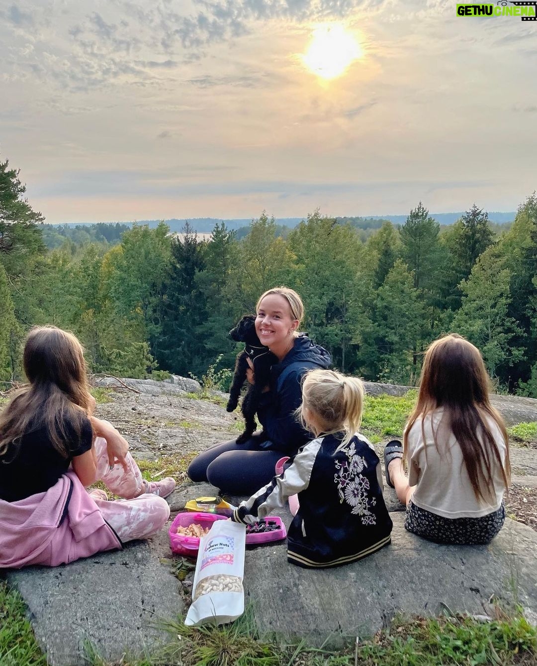 Sara Parikka Instagram - mainos @matsmart.fi đ»alekoodi! Syysretket on tÀÀllĂ€ đp a r a s t a đMeidĂ€n arjen vakkaritilaus lĂ€htee Matsmartille, josta löytyy pelastusta kaipaavia tuotteita, joita muuten uhkaisi hĂ€vikkiin pÀÀtyminen. Samalla voit sÀÀstÀÀ jopa 80% normaalihinnoista đ MĂ€ tilaan Matsmartista aina mm. vĂ€lipaloja/retkievĂ€itĂ€, koska niitĂ€ kuluu meidĂ€n arjessa jatkuvasti. Parhaita on just suolaiset keksit, luumut, taatelit, pĂ€hkinĂ€t ja meille aikuisille proteiinipatukat. Kurkkaa stooreista mitĂ€ meidĂ€n tilaus sisĂ€lsi tĂ€llĂ€ kertaa! đ„° Alekoodilla SARAP15 saa -15% alennusta, kun ostoksia on vĂ€hintÀÀn 50⏠edestĂ€. Koodi on voimassa tĂ€llĂ€ kertaa 72h!đ ja se koskee sekĂ€ uusia ettĂ€ vanhoja asiakkaita.