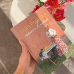 Sara Parikka Instagram - 👩🏼‍🍳 Jeeee! Mun reseptikirja Mutkatonta & maukasta löytyy nyt kaupoista 🙌🏼 🧡 Kirjasta löytyy noin 60 mun ja meidän perheen lempparireseptiä 🧡 Toivon, että kirjasta tulee teidän paraskaveri keittiöön, arkeen ja juhlaan ✨ 🧡 Reseptit on aidosti helppoja kokata ja aah niin maukkaita! 🧡 koodi: SARA25 toimii kirja.fi ja sillä saa 25% alennusta 🧡 Kiitos kaikista ihanista viesteistä, tuesta ja tsempistä 🥹🙏🏼 ootte parhaita! kirjan kuvaaja @carla_bock @wsoykirjat