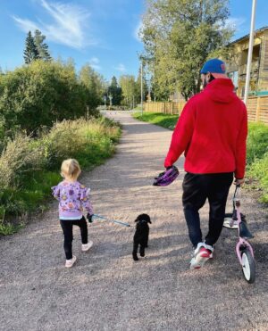 Sara Parikka Instagram - Mikä valtava onni et meillä on just @mikkoparik 🥹❤️ ihanaa päivää ja onnea sankareille!