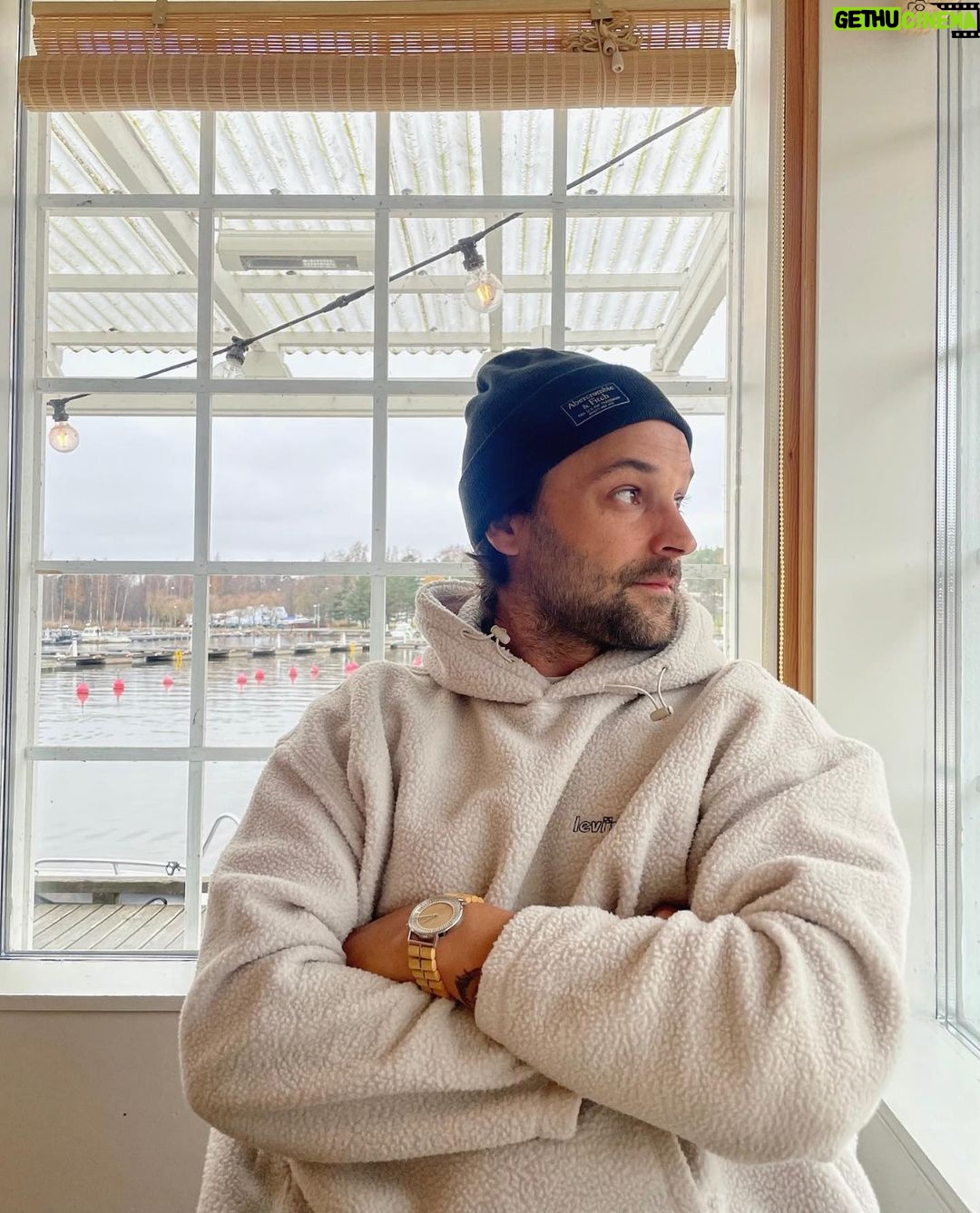 Sara Parikka Instagram - ☝🏼10 kuvaa kuluneelta viikolta.. tosin tää ei kyllä kuvasta sitä 90% todellisuudesta, kun ollaan säädetty aikatauluja, kuskattu lapsia, ravattu lääkärissä ja valvottu silmät ristissä 😵💫😅 some on vaan some ja elämä on täälläkin ihan vaan elämää ❤️