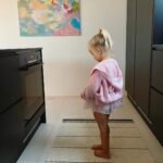 Sara Parikka Instagram - randomkuvia kuluneelta viikolta ☝🏼 parhautta on hedelmäsalaatti kermavaahdolla, pulahtaminen mereen, leffassa käynti koko perheen kanssa 🥹, ystävät ❤️, retkiruoka ja luonnon kaunis väritys ✨