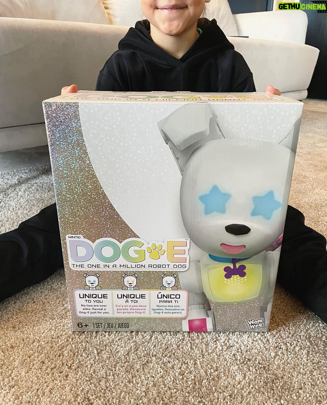 Sara Parikka Instagram - mainos @amo_toys ARVONTA! đ đ Varmasti monelle on tuttuja supersuositut Fingerlings apinat đ Fingerlings on suloinen, interaktiivinen apinaystĂ€vĂ€, joka kulkee helposti mukana đ Se reagoi ÀÀneen, liikkeisiin ja kosketukseen silmien rĂ€pyttelyllĂ€, pÀÀn kÀÀnnöksella ja apinan naurulla. Fingerlings:illĂ€ on yli 70 erilaista ÀÀntĂ€/reagointia đđŒđ ja sen pÀÀssĂ€ on pieni pehmeĂ€ turkki, jota on ihana silittÀÀ. âđŒkuvat: 1-4 đ¶ PÀÀstiin tutustumaan apinoiden lisĂ€ksi interaktiiviseen robottikoiraan. Dog-e aktivoituu silittĂ€mĂ€llĂ€ pÀÀtĂ€, koskettamalla kuonoa tai leikittĂ€mĂ€llĂ€ koiraa. Se oppii erilaisia temppuja ja kommunikoi hĂ€nnĂ€n viesteillĂ€ đ kurkkaa ylhÀÀltĂ€ videoâđŒ josta nĂ€kee ja kuulee miten tĂ€mĂ€ robottikoira sulatti samantien meidĂ€n lasten sydĂ€met! âđŒkuvat: 5-7 arvonta: Kerro olisiko interaktiivinen apinaystĂ€vĂ€ mieluinen? đ saan arpoa NELJĂ Fingerlings apinaa (kuva 4), joten neljĂ€ voittajaa luvassa. Arvon voittajan 01.11. ja ilmoitan dm viestillĂ€. Instagram ei osallistu arvontaan. Lelujen ikĂ€suositus +5