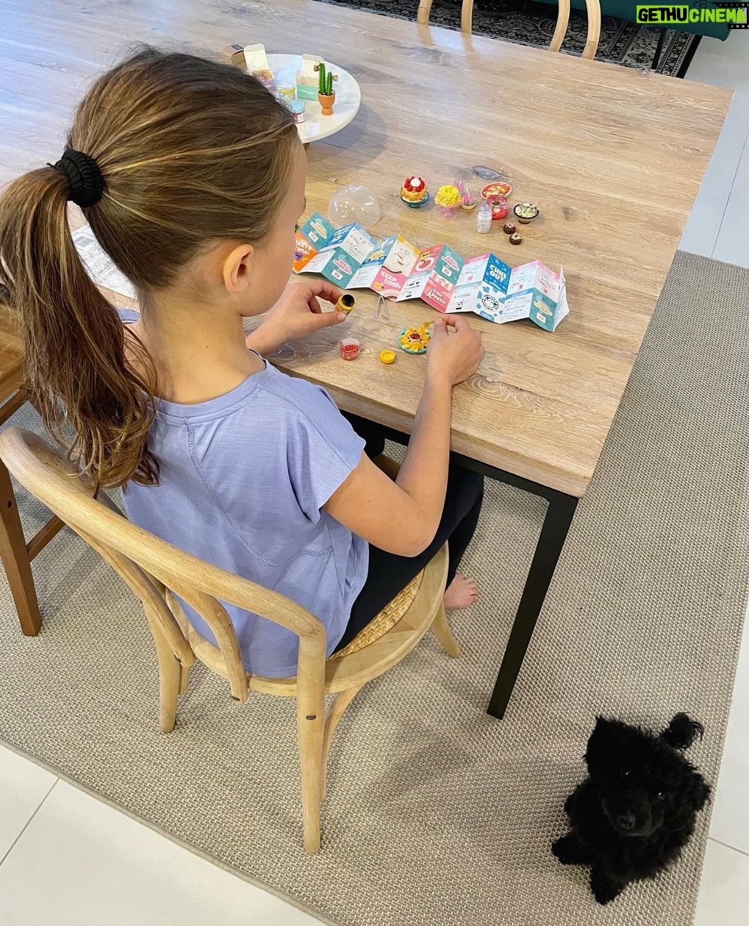 Sara Parikka Instagram - mainos @amo_toys ARVONTA! đ©đđ§âihan sairaan kivaaâ sanoi esikoinen vielĂ€ 4h nĂ€pertelyn jĂ€lkeen đ me ollaan tÀÀllĂ€ tutustuttu MINIVERSE:en jossa pÀÀsee suunnittelemaan ja rakentamaan omia annoksia ohjeiden tai oman designin mukaan đđŒ yllĂ€tyselementtiĂ€ unohtamatta âš! Huom! IkĂ€suositus +8 ja tĂ€mĂ€ toimii aivan loistavasti perhejuttuna đ„° Arvonta: Kerro alle tykĂ€tÀÀnkö teillĂ€ askarrella ja nĂ€perellĂ€? Saan arpoa kolme MINIVERSE Make It Mini Foods: Diner PDQ S2A (kuva 5) joten luvassa on kolme voittajaa đarvon voittajan 15.10. ja ilmoitan dm viestillĂ€. Instagram ei osallistu arvontaan. Onko nĂ€mĂ€ MINIVERSET teille jo tuttuja? đ