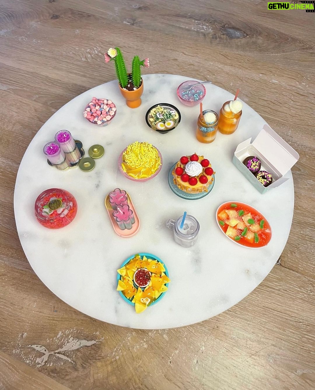 Sara Parikka Instagram - mainos @amo_toys ARVONTA! đ©đđ§âihan sairaan kivaaâ sanoi esikoinen vielĂ€ 4h nĂ€pertelyn jĂ€lkeen đ me ollaan tÀÀllĂ€ tutustuttu MINIVERSE:en jossa pÀÀsee suunnittelemaan ja rakentamaan omia annoksia ohjeiden tai oman designin mukaan đđŒ yllĂ€tyselementtiĂ€ unohtamatta âš! Huom! IkĂ€suositus +8 ja tĂ€mĂ€ toimii aivan loistavasti perhejuttuna đ„° Arvonta: Kerro alle tykĂ€tÀÀnkö teillĂ€ askarrella ja nĂ€perellĂ€? Saan arpoa kolme MINIVERSE Make It Mini Foods: Diner PDQ S2A (kuva 5) joten luvassa on kolme voittajaa đarvon voittajan 15.10. ja ilmoitan dm viestillĂ€. Instagram ei osallistu arvontaan. Onko nĂ€mĂ€ MINIVERSET teille jo tuttuja? đ