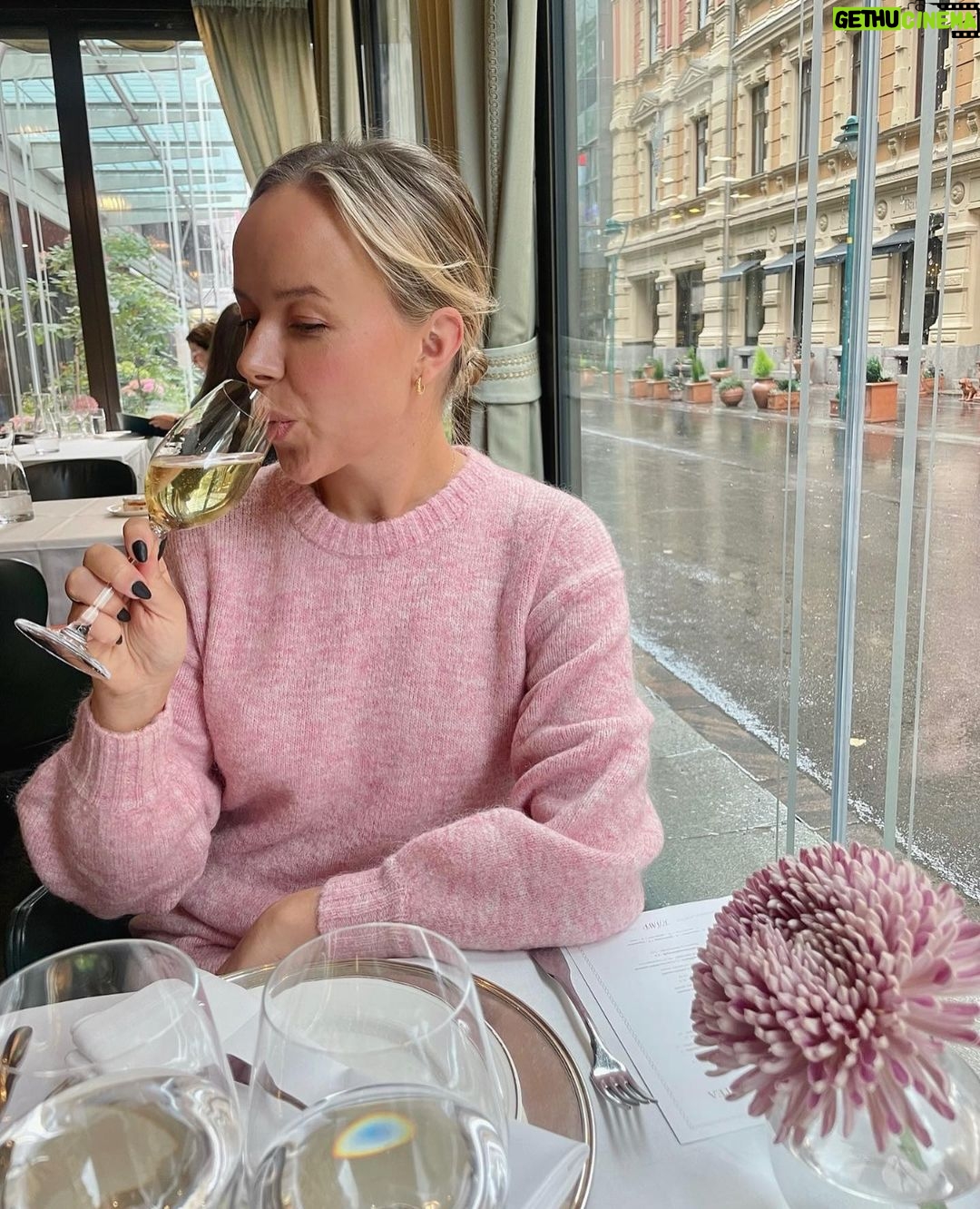 Sara Parikka Instagram - 💆🏼♀️ tää viikonloppu tulee tarpeeseen