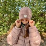 Sara Parikka Instagram - mainos @vikingoutdoorfootwear ARVONTA & ALEKOODI 😍 Syksy on täällä ja lasten kanssa ulkoilu toimii parhaiten, kun ulkovaatteet mahdollistaa leikkimisen ja reippailun kaikilla keleillä ja kaikissa olosuhteissa 🌤️💨☔️👏🏼 Toiminnallisista jalkineistaan tunnettu 100 vuotias Viking Footwear on lanseerannut lastenvaatemalliston, JEE! 🎈Vikingin lastenvaatemallisto on suunniteltu ekologisuus sekä vastuullisuus edellä ja materiaalit ovat kestäviä + valmistettu pitkälti kierrätetyistä materiaaleista. Kurkkaa stooreista mitkä tuotteet ja yksityiskohdat on erityisesti meidän mieleen 😘 esim: kaikki haalarit ovat vedenpitäviä ja niissä on teipatut saumat, sekä hämärällä turvallisuutta lisäävä heijastava pipo 💫 ARVONTA: Kommentoi tärkeysjärjestyksessä A, B ja C mitkä näistä vaatteiden ominaisuuksista ovat sinulle tärkeimpiä ja nappaa @vikingoutdoorfootwear seurantaan. Kaikkien kommentoineiden kesken arvotaan yhdet Expower kengät lasten tai junior koossa (arvo 121€-131€) sekä yksi Expower haalari (arvo 210€)!! 😍 🧡 A. Se, että Expower-toppahaalarin eristeenä on markkinoiden lämpimin Primaloft-vanu. (kuvat 7&9, vanhemmalla tytöllä on toppahaalari koossa 134) 🧡 B. Se, että merinovillakerrastoissa on kutittamaton bambuviimeistely. (kuvat 2&5, meidän pienin rakastaa tätä settiä) 🧡 C. Se, että vaatteet ja asusteet ovat valmistettu kestävää kehitystä noudattaen ja käytetty kierrätettyjä materiaaleja. (kuvat 1-9) Suoritan arvonnan 06.10 ja ilmoitan voittajalle dm-viestillä 🥰 Instagram ei osallistu arvontaan. Muista myös, että ALEKOODI: SaraP20 toimii ja sillä saa -20% www.vikingfootwear.com / koodi on voimassa 13.10.23 saakka #VikingFootwear #LetsExplore