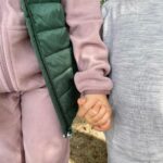Sara Parikka Instagram - mainos @vikingoutdoorfootwear ARVONTA & ALEKOODI 😍 Syksy on täällä ja lasten kanssa ulkoilu toimii parhaiten, kun ulkovaatteet mahdollistaa leikkimisen ja reippailun kaikilla keleillä ja kaikissa olosuhteissa 🌤️💨☔️👏🏼 Toiminnallisista jalkineistaan tunnettu 100 vuotias Viking Footwear on lanseerannut lastenvaatemalliston, JEE! 🎈Vikingin lastenvaatemallisto on suunniteltu ekologisuus sekä vastuullisuus edellä ja materiaalit ovat kestäviä + valmistettu pitkälti kierrätetyistä materiaaleista. Kurkkaa stooreista mitkä tuotteet ja yksityiskohdat on erityisesti meidän mieleen 😘 esim: kaikki haalarit ovat vedenpitäviä ja niissä on teipatut saumat, sekä hämärällä turvallisuutta lisäävä heijastava pipo 💫 ARVONTA: Kommentoi tärkeysjärjestyksessä A, B ja C mitkä näistä vaatteiden ominaisuuksista ovat sinulle tärkeimpiä ja nappaa @vikingoutdoorfootwear seurantaan. Kaikkien kommentoineiden kesken arvotaan yhdet Expower kengät lasten tai junior koossa (arvo 121€-131€) sekä yksi Expower haalari (arvo 210€)!! 😍 🧡 A. Se, että Expower-toppahaalarin eristeenä on markkinoiden lämpimin Primaloft-vanu. (kuvat 7&9, vanhemmalla tytöllä on toppahaalari koossa 134) 🧡 B. Se, että merinovillakerrastoissa on kutittamaton bambuviimeistely. (kuvat 2&5, meidän pienin rakastaa tätä settiä) 🧡 C. Se, että vaatteet ja asusteet ovat valmistettu kestävää kehitystä noudattaen ja käytetty kierrätettyjä materiaaleja. (kuvat 1-9) Suoritan arvonnan 06.10 ja ilmoitan voittajalle dm-viestillä 🥰 Instagram ei osallistu arvontaan. Muista myös, että ALEKOODI: SaraP20 toimii ja sillä saa -20% www.vikingfootwear.com / koodi on voimassa 13.10.23 saakka #VikingFootwear #LetsExplore