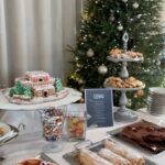 Sara Parikka Instagram - ✨🎄❤️ rakastuin viime vuonna ”joululounas” konseptiin.. tänään oltiin viettämässä pikkujoulua Kulosaaren Casinolla ja heidän perinteisen joulupöydän äärellä 😍 kaunis miljöö ja herkullinen ruoka. Lempparina alkupalapöytä, kuten melkeinpä aina 😌