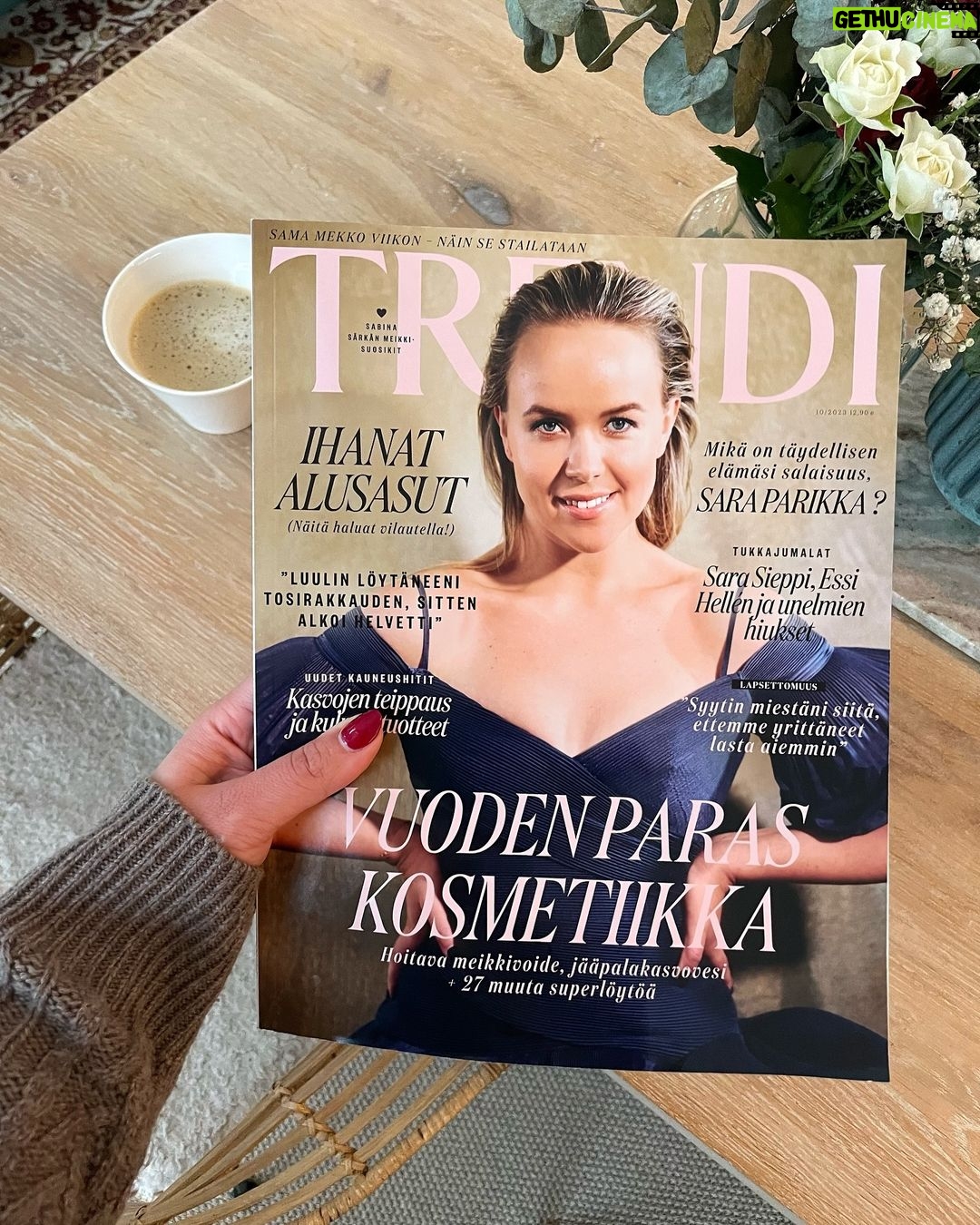 Sara Parikka Instagram - Heiii olipa kivaa olla mukana vuoden viimeisessä @trendimag lehdessä ✨📸🫶🏼💕 kuvat ja haastis on musta aika erilaisia kuin yleensä. Vai mitä mieltä ootte? 🧐🥰 Haastattelu @mannerlinnea Kuvaaja @raatikainenofficial Staili @mspatisse Meikki & Hiukset @anu.uusipulkamomakeup K i i t o s 🙏🏼💕✨🫶🏼