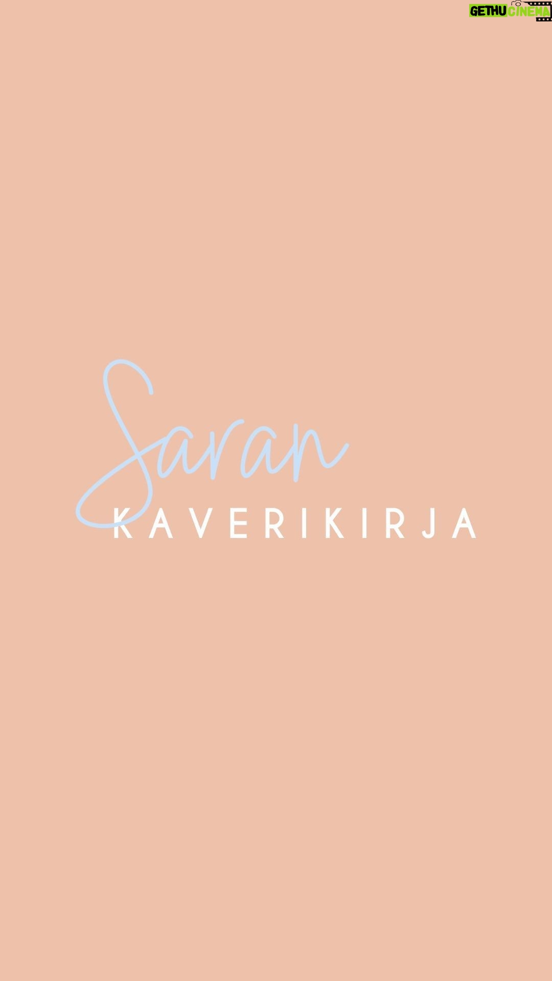 Sara Parikka Instagram - ☁️ UNI on ehkä yksi tärkeimmistä syistä siihen et meidän perhe voi hyvin. Jokainen saa tarpeeksi lepoa ja sen avulla jaksaa 🥳🤸🏼.. samalla meillä on tietty omat haasteet ja viime yönäkin yksi pieni löytyi välistä, kun painajaiset jännitti 🩵 ☁️ Oletko jo kuunnellut jakson 39. Uni ja nukkuminen lapsiperheessä - @uneksijafi 💤 jaksosta löytyy vastauksia ja konkreettisia vinkkejä siihen miten pienen saisi saateltua unille 😌 Kiitos Teija loistavista vinkeistä 🙏🏼 ☁️ Bion linkin kautta pystyy napata @podimo_fi 45pv 0€ ja pääsee kuuntelemaan vapaasti kaikkia podeja & äänikirjoja 🩵