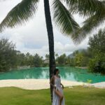 Sara Sampaio Instagram - The manta rays were dancing for us 🥹 The St. Regis Bora Bora Resort