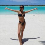 Sara Sampaio Instagram - Another day in paradise 🥹 The St. Regis Bora Bora Resort