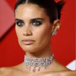 Sara Sampaio Instagram - Not even the rain can stop us. Beautiful night at the British fashion awards with @smartwater wearing @richardquinn and @swarovski styled by @aryehlappin Glam by @carolinebarnesmakeup and @_vascofreitas_