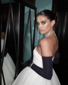 Sara Sampaio Instagram - Ready for the @britishfashioncouncil awards. Wearing @richardquinn and @swarovski styled by @aryehlappin @smartwater @the22.london The Twenty Two