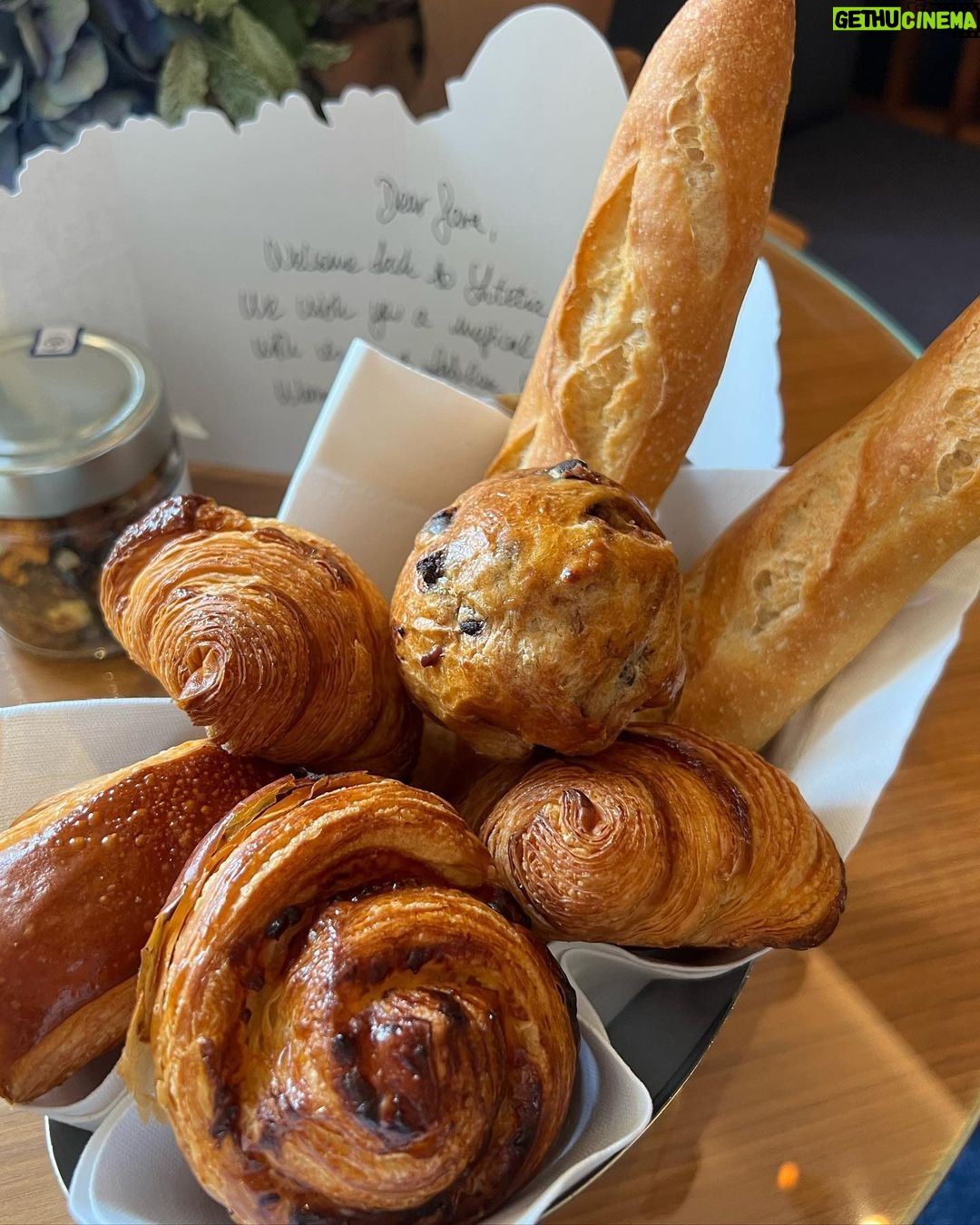 Sara Sampaio Instagram - Bye bye paris 🥐 @hotellutetia Hotel Lutetia Paris