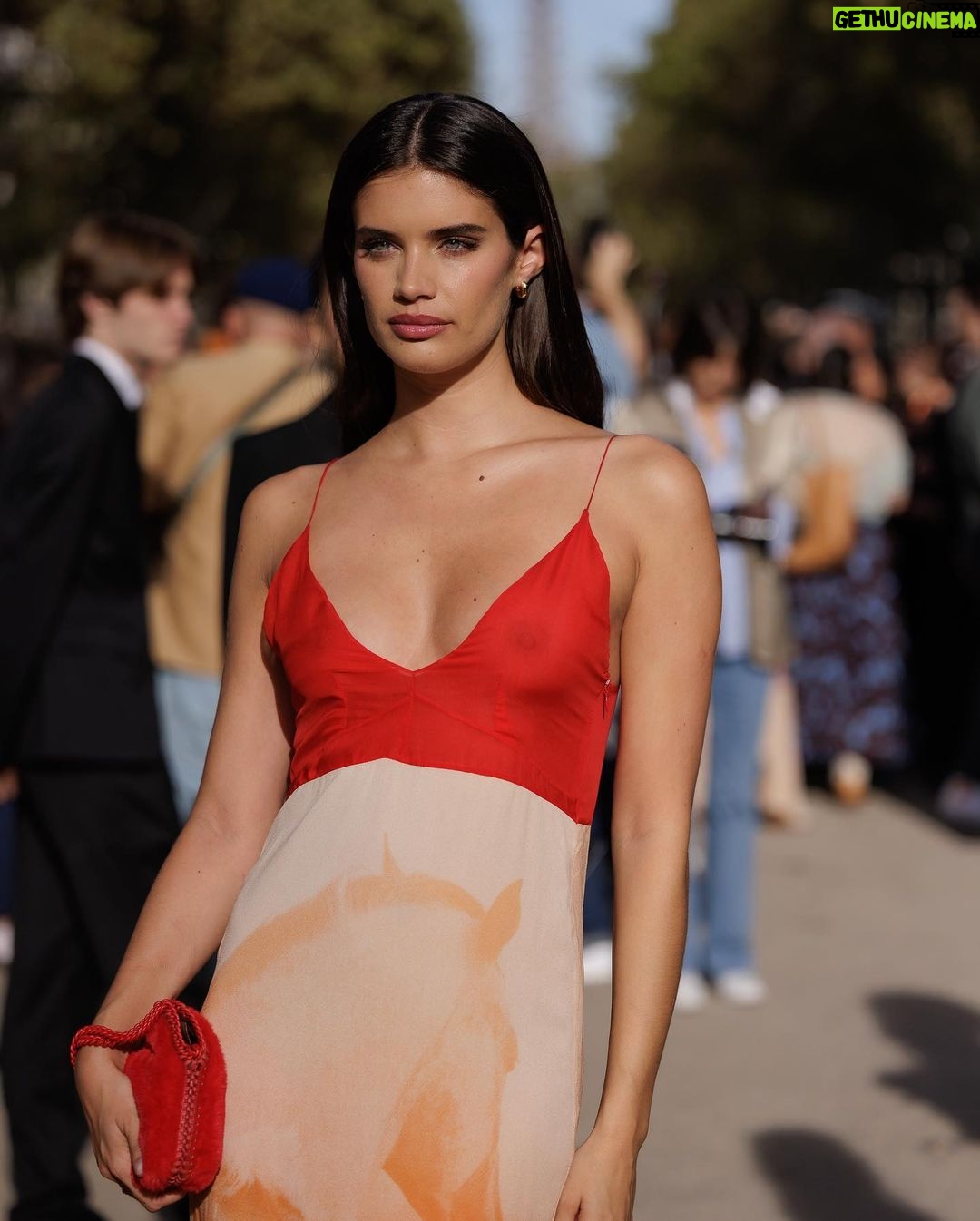 Sara Sampaio Instagram - What an incredible show @stellamccartney 📸 @pedroatgomes