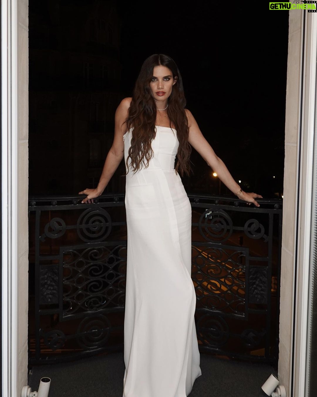 Sara Sampaio Instagram - Reminiscing my covid hair! Lovely night with @bof Hotel Lutetia Paris