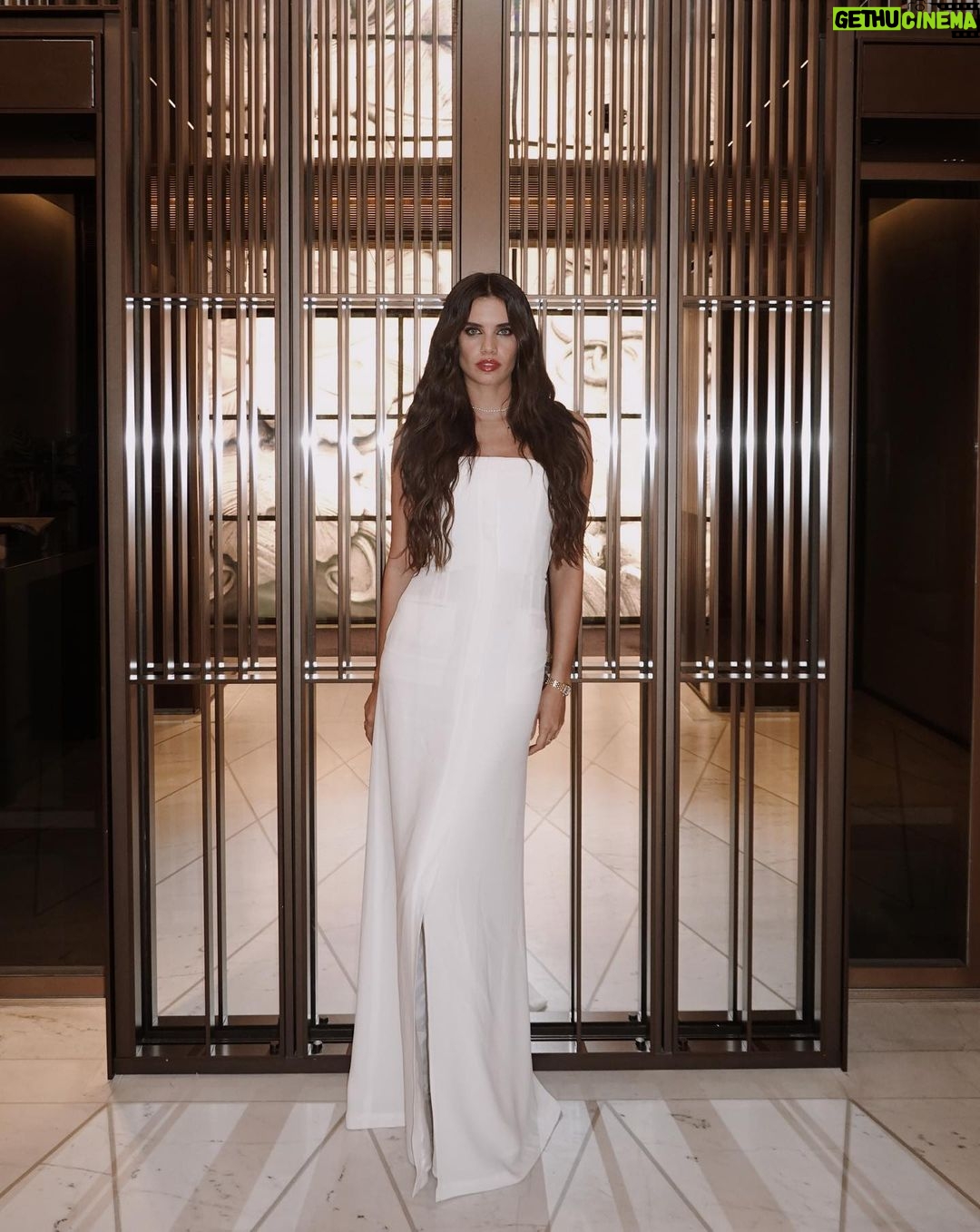 Sara Sampaio Instagram - Reminiscing my covid hair! Lovely night with @bof Hotel Lutetia Paris
