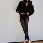 Sara Sampaio Instagram - Everything I own is covered in dog hair and this @alo jacket is no exception 😅