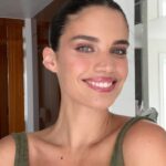 Sara Sampaio Instagram - Get ready with me 😬 #grwm