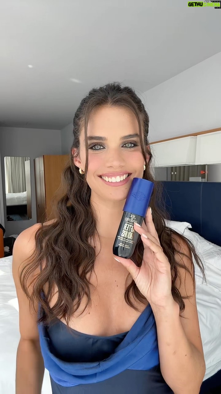 Sara Sampaio Instagram - Get ready with me for the launch of the @soldejaneiro limited edition after hours perfume mist