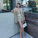 Sara Sampaio Instagram - Pretending it’s not boiling hot in la 🥵😅 Los Angeles, California