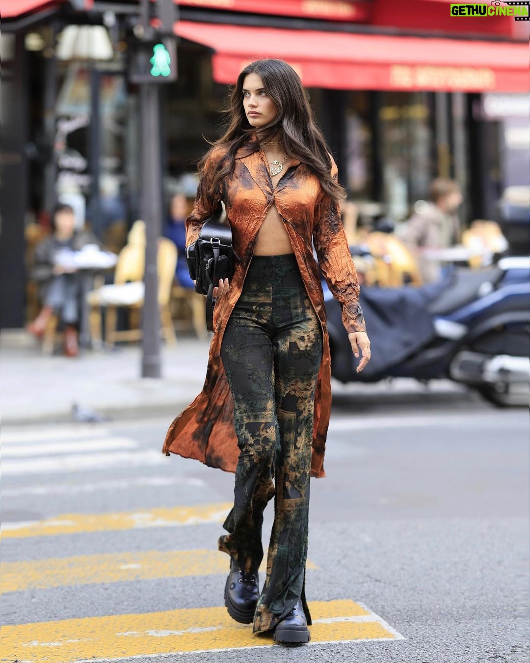 Sara Sampaio Instagram - Running around during paris fashion week with @desigual Paris, France