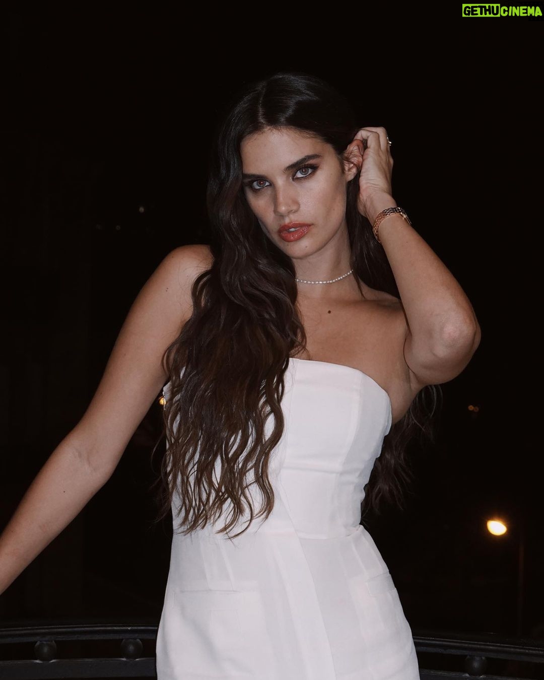 Sara Sampaio Instagram - Reminiscing my covid hair! Lovely night with @bof Hotel Lutetia Paris