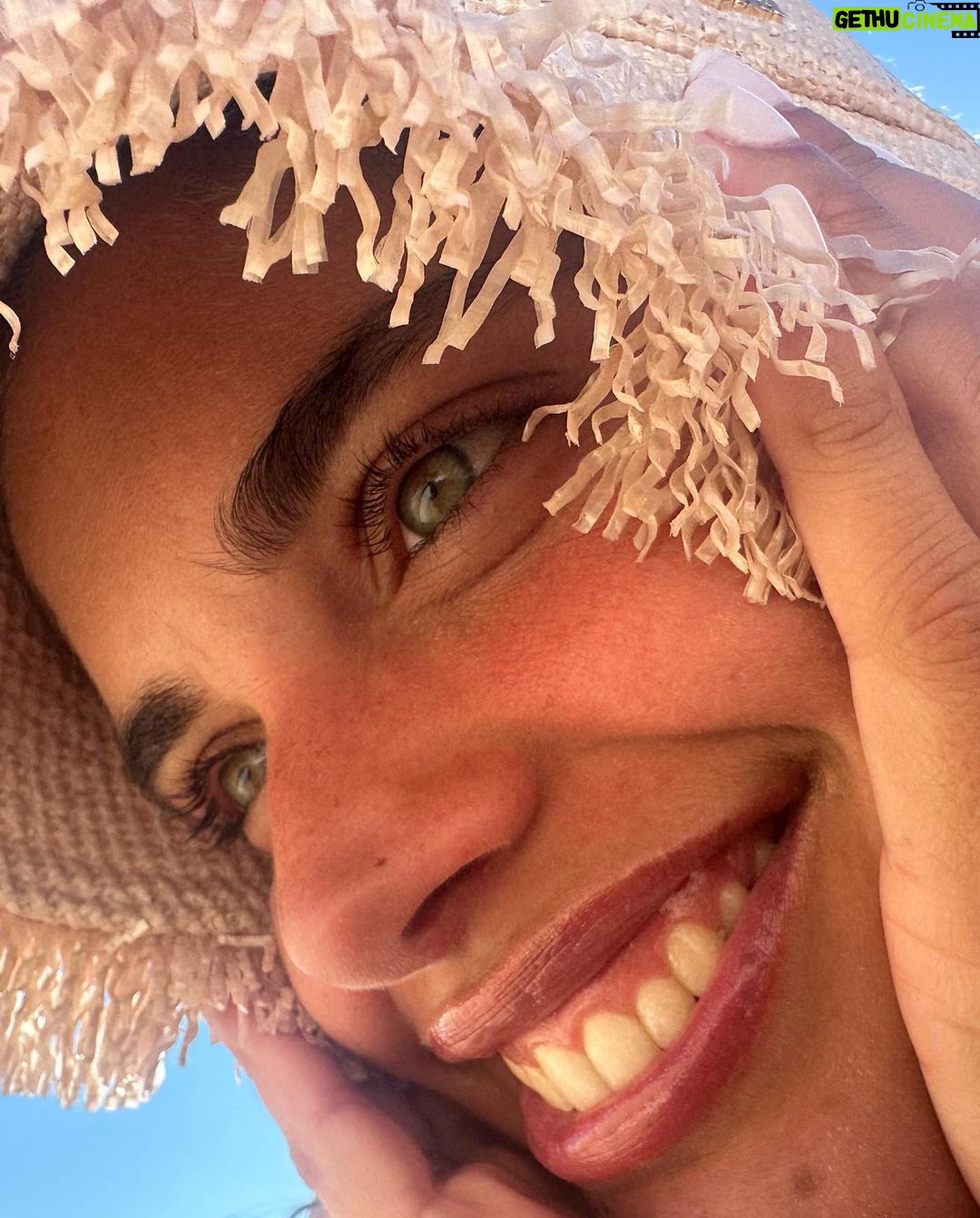 Sara Sampaio Instagram - My job is beach. Positano
