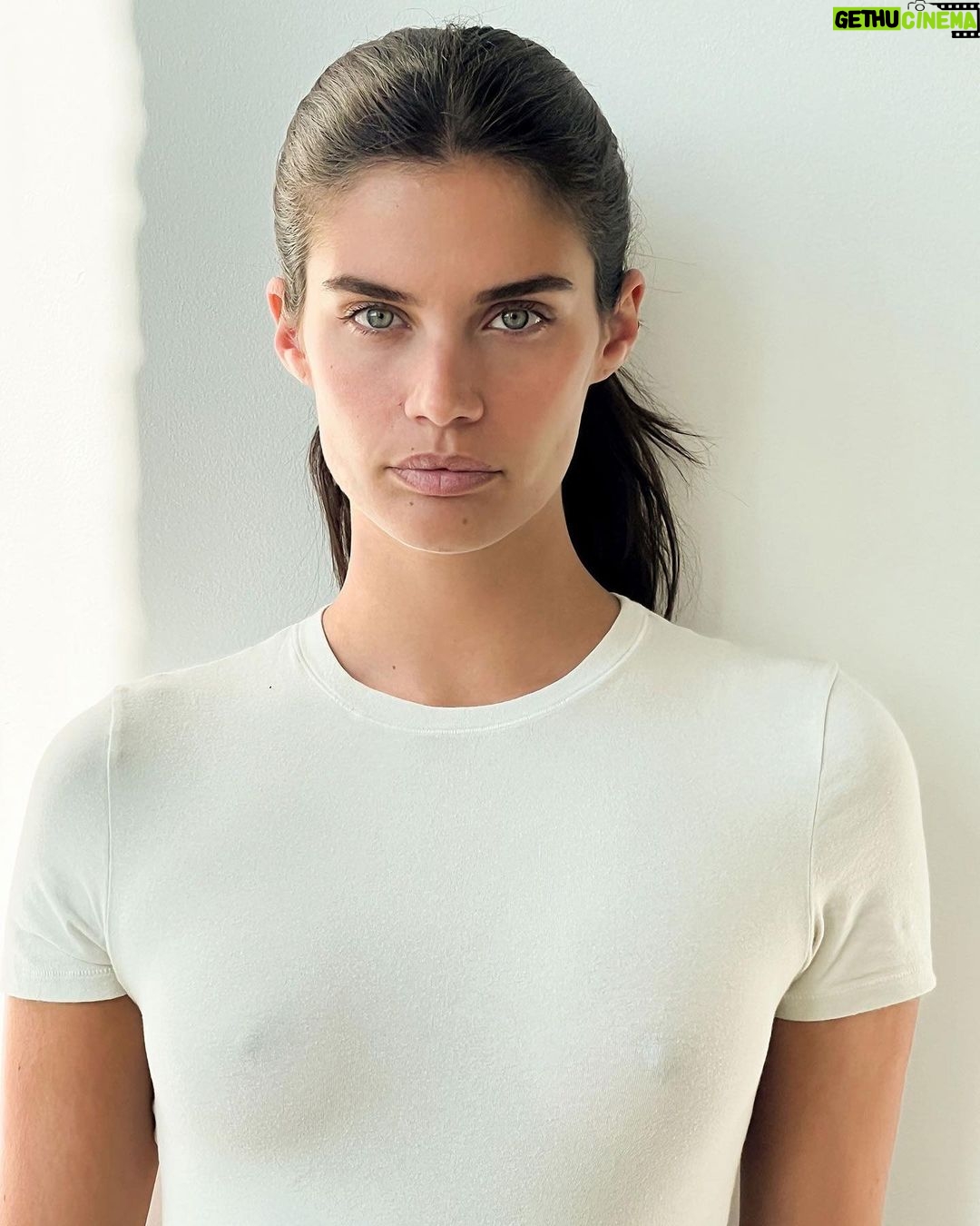 Sara Sampaio Instagram - New digis @thelionsmgmt @alikavoussi