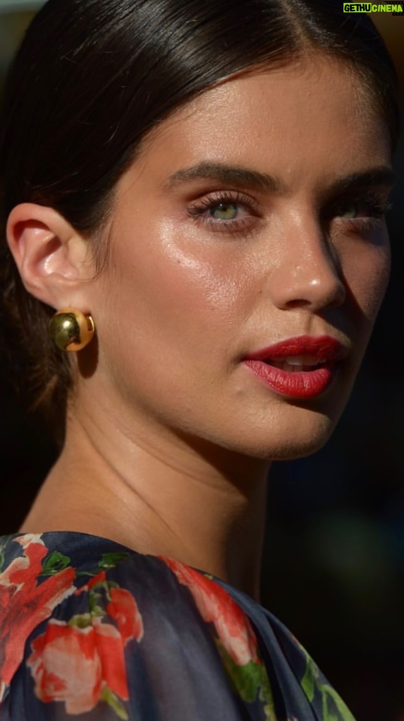 Sara Sampaio Instagram - In honor of @shaninamshaik launching the best mascara ever @salabyshanina here’s how I did my make up for the @carolinaherrera show 🤍