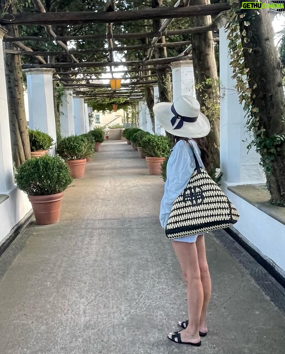 Sara Sampaio Instagram - Italy 🍝 Caruso, A Belmond Hotel