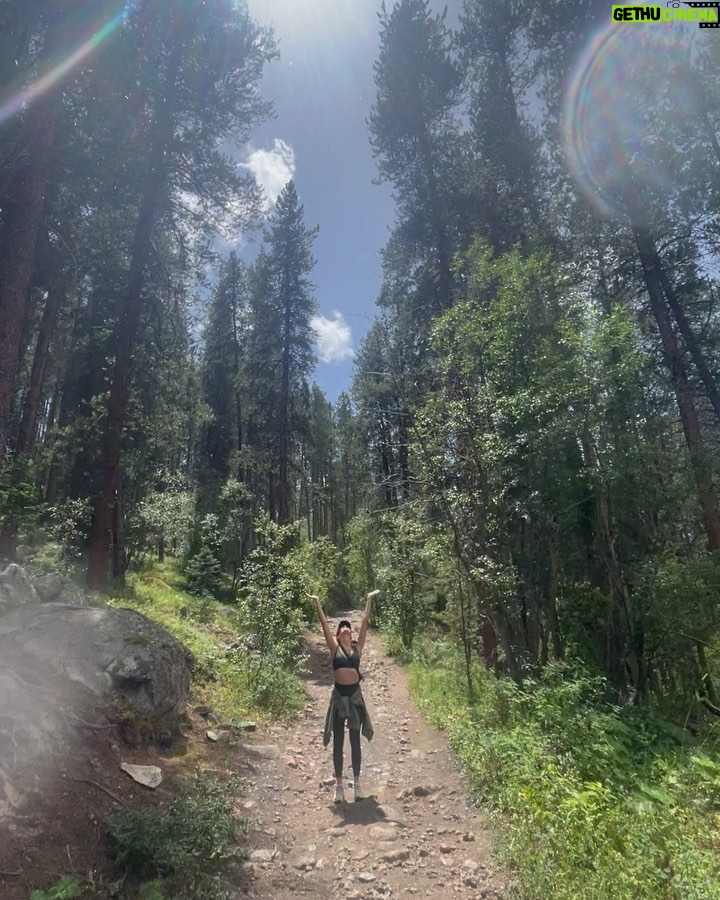Sara Sampaio Instagram - Magic aspen 🌳🌲 @alo #alopartner Aspen, Colorado