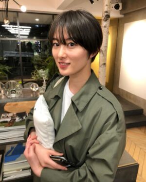 Sara Takatsuki Instagram - 荷物が多くて両手が塞がってしまうことが最近の悩みなのですが、ただ髪の毛だけはスッキリしてもらった日の事です。
#ミニマリストになりたい2021年