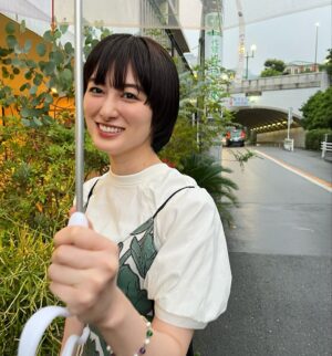 Sara Takatsuki Instagram - ☔️💕
おかえり、ショートカット！

おう久しぶりだな高月！

そんな１日でした。

つまり髪を切って来たということです。
さっぱり〜✂️