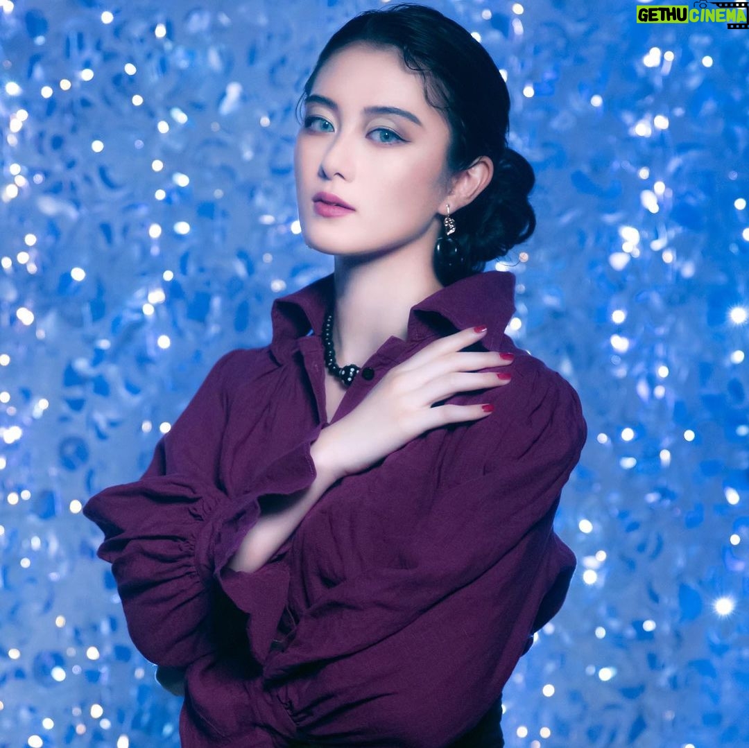 Sara Takatsuki Instagram - 音楽劇「星の飛行士」ビジュアルが解禁されました⭐️煌びやかでとても好きな世界観です。1月15日(金)に公演されるリーディングシアター「星の王子さま」にも出演致ます☺️そしてオフィシャル先行の終了した音楽劇「星の飛行士」<高月彩良チケット特別先行販売>が決まりました!本日10日12:00〜14日23:59までの5日間のみの抽選受付となります。ストーリーよりチェックしてみてください。宜しくお願い致します💫 #星の飛行士 #演劇の毛利さん